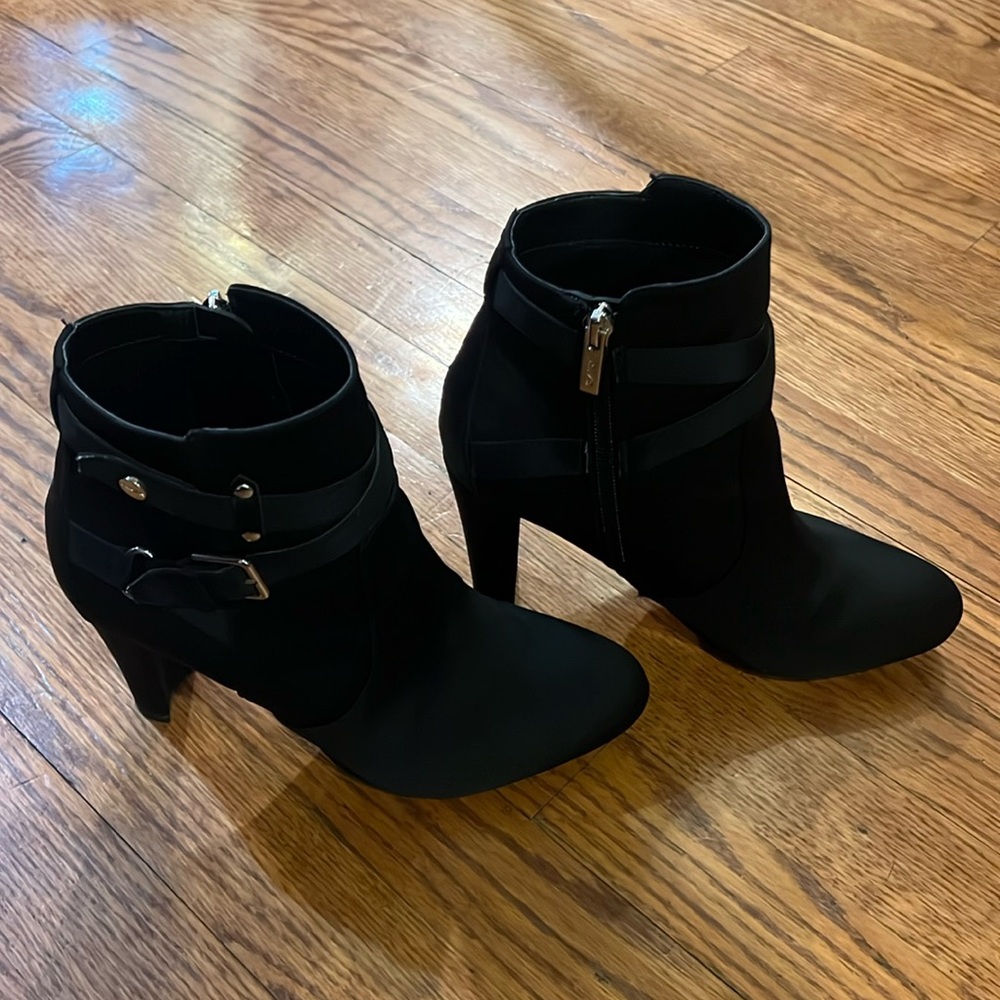 Booties 7.5 Unisa
